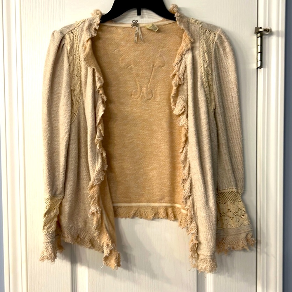 Gimmicks by BKE size large cream cardigan